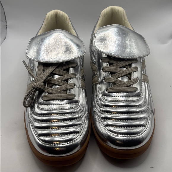 Steve Madden Silver Metallic Madrid Sneakers SZ 9.5 lace up casual vegan  NIB - Picture 2 of 13